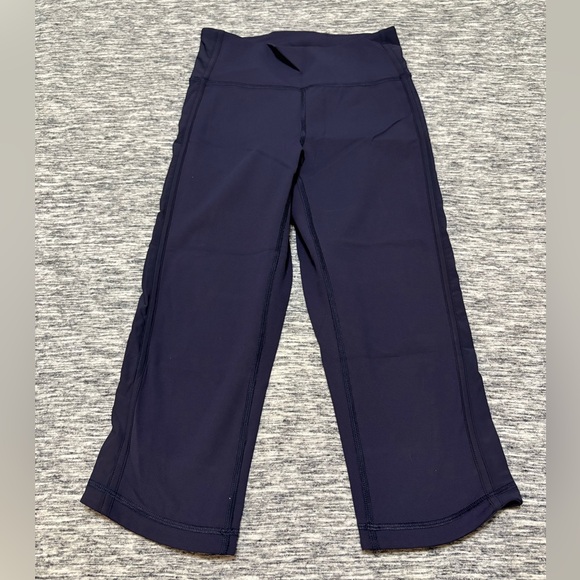 Lululemon Crops Size 4 - like new! - Picture 4 of 5